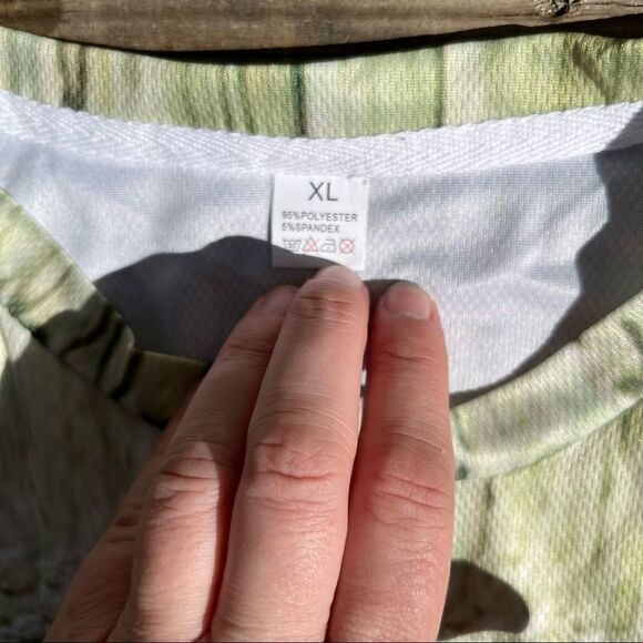 𝅺it’s Beer Time Green and Yellow Graphic tee - Picture 3 of 3